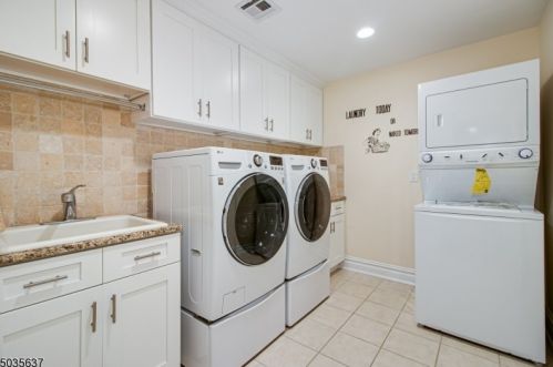 1 Mueller Pl, Warren NJ  07059-5703 exterior