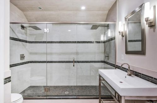 18 Hilltop Dr, Rye Brook NY  10573-5308 exterior