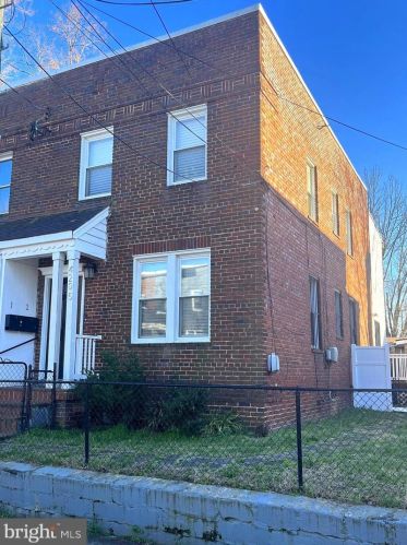 4205 Eads St, Washington, DC 20019-3440