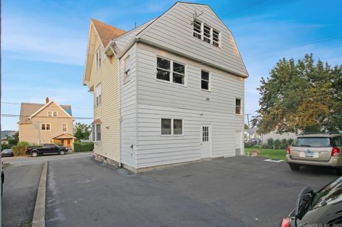 114 Russell St, Waterbury, CT 06708-4124