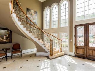 1529 Woodridge Pl, Birmingham, AL 35216-1657
