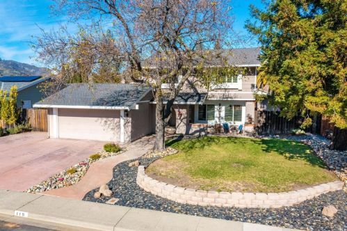 119 Iroquois Dr, Vacaville, CA 95688-2419
