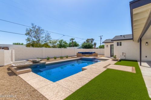 231 El Camino Dr, Phoenix AZ  85020-3515 exterior