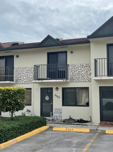 5307 22nd Ct, Hialeah, FL 33016-2045