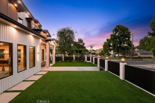4765 Lemona Ave, Van Nuys, CA 91403-2009