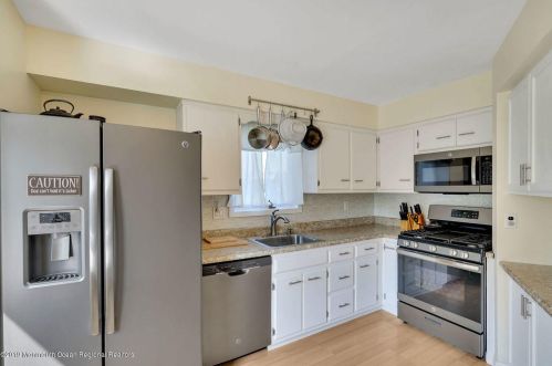 58 Malibu Ct, Old Bridge NJ  08857-3053 exterior