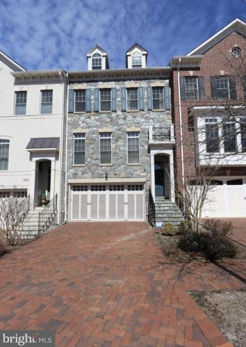 6758 Darrells Grant Pl, Falls Church, VA 22043-3070