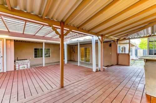 615 Wales Dr, Folsom CA  95630-2950 exterior