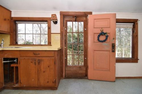 71 Johnson Ave, North Kingstown, RI 02852-6317