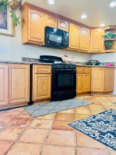 26969 Lakeview Dr, Helendale CA  92342-7808 exterior