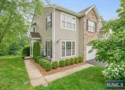 373 Green Mountain Rd, Mahwah, NJ 07430-2724