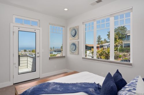 4453 Bermuda Ave, San Diego CA 92107-3809 exterior