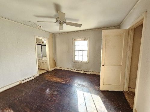 1521 Colonial Ave, Greensboro NC  27408-4907 exterior