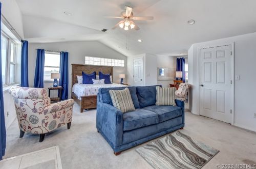 4241 Atlantic Ave, Daytona Beach FL 32127-7004 exterior