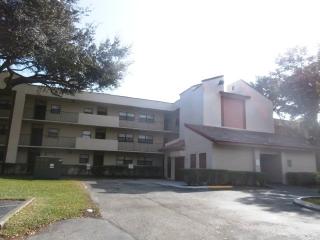 3199 Foxcroft Rd, Hollywood FL  33025-4171 exterior