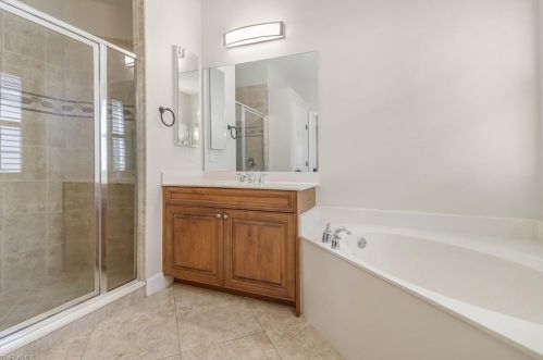 16200 Parque Ln, Naples FL  34110-2826 exterior