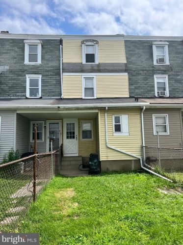 21 Sussex St, Gloucester NJ  08030-1725 exterior