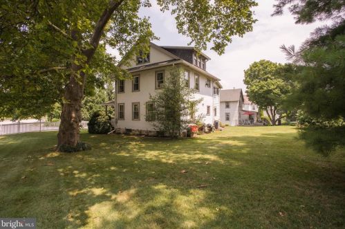 1 Maple Ave, Paoli PA  19301-1215 exterior