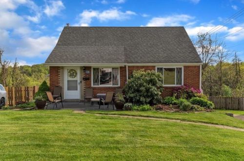136 Ange Dr, Pittsburgh, PA 15235-3904