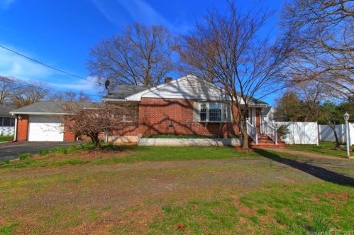 147 Old Point Rd, Milford, CT 06460-5543