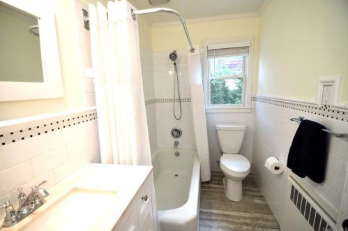 23 Brookside Pl, Pleasantville NY  10570-1204 exterior