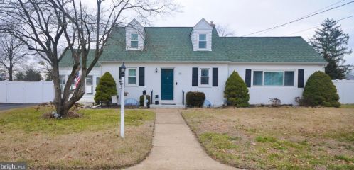 35 Wilbur Henry Dr, Florence NJ  08518-2701 exterior