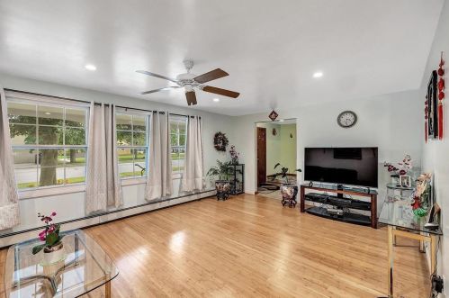 1655 Murphy Dr, Green Bay, WI 54303-3316