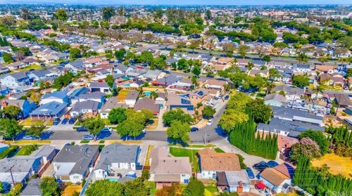 4255 Petaluma Ave, Lakewood CA  90713-3322 exterior