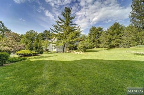 195 Wind Hollow Ct, Mahwah, NJ 07430-2313