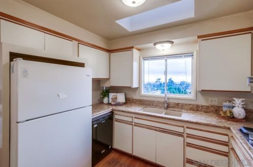 1527 Loring St, San Diego CA  92109-1765 exterior