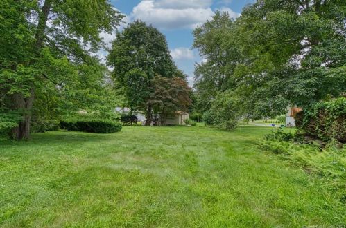 32 Maple View Dr, Waterbury CT  06716-1643 exterior