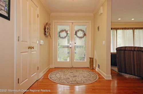 8 Conaskonk Dr, Tinton Falls, NJ 07712-3310