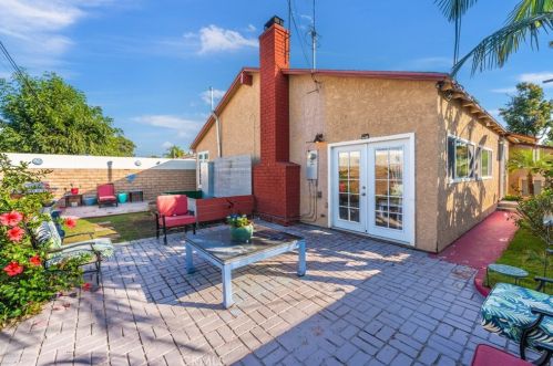 2105 65th St, Long Beach CA  90805-2615 exterior