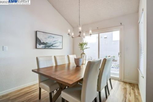 32824 Oakdale Ct, Union City CA  94587-5426 exterior