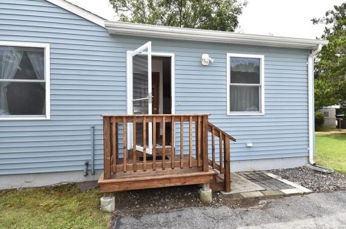 41 Depot Rd, Groton, CT 06340-4731