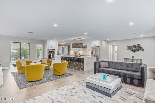 8620 Plaza Ave, Scottsdale, AZ 85250-6709