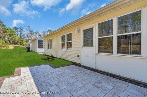 2 Taylor Ct, Lakewood NJ  08701-7317 exterior