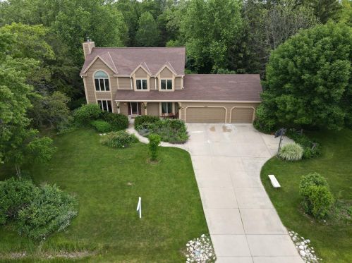 2234 Glenbrook Ln, Thiensville WI  53092-3116 exterior