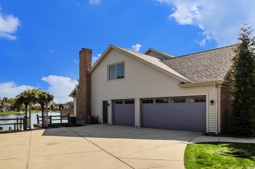 51688 Fox Pointe Ln, Granger, IN 46530-8440