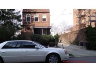 2470 29th St, Brooklyn, NY 11235-1902