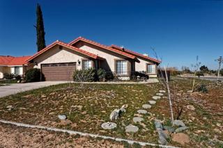 17672 El Cajon Dr, Hesperia, CA 92345-7219