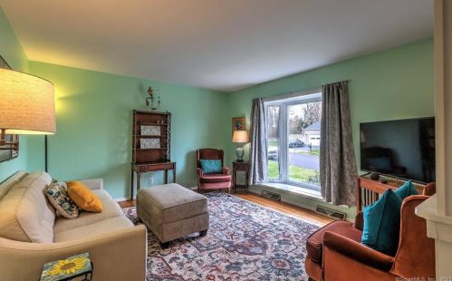 25 Wayne Rd, Milford CT  06460-3843 exterior