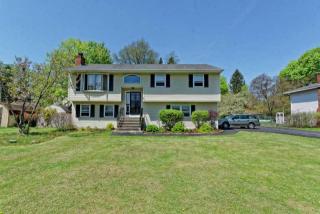 4 Dyer Dr, Newtonville, NY 12110-4307