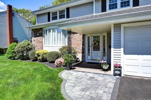 268 Lamplighter Ln, Hartford, CT 06111-5236