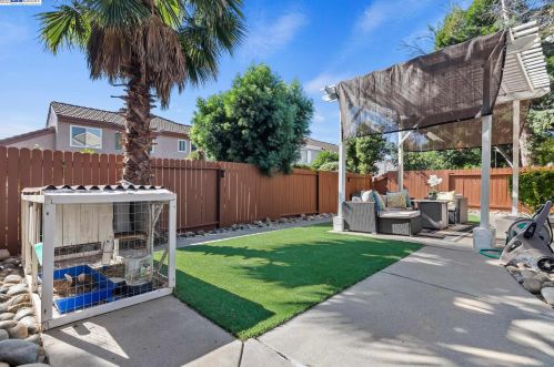 736 Clifton Way, Vacaville CA  95688-8547 exterior