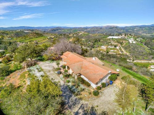 30643 Rolling Hl Dr, Valley Center CA 92082-3350 exterior