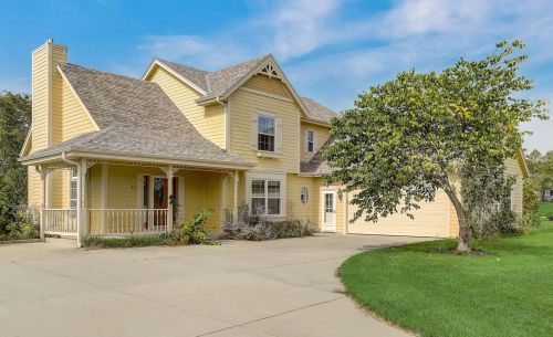 412 Morrissey Dr, North Prairie, WI 53153-9745