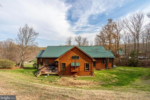 3714 Mountain Rd, Haymarket VA  20169-1739 exterior