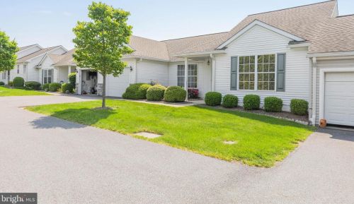 190 Hunting Horn Ln, Glen Mills, PA 19342-2203