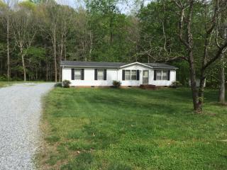 233 Fawnwood Rd, Reidsville, NC 27320-8534